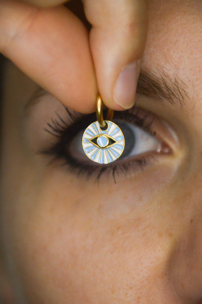 Unlocking the Hidden Meanings of Your Jewelry: What Your Fave Pieces Say About You!